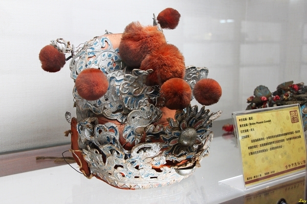 Head decoration for sculptures of deities