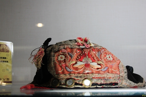 Hat for men winning the first place in national examination
